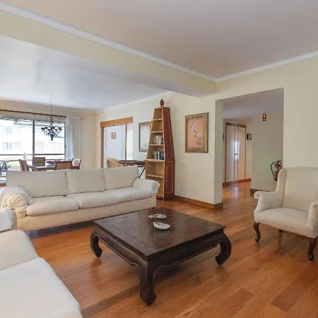 Dentro Da Marina De 公寓 *